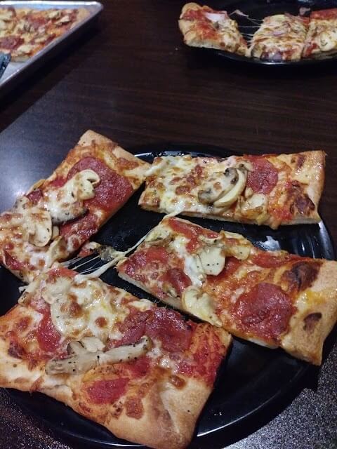 Things To Do Deroma's Pizzaria 